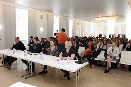 „ALBA BATTLE ROYAL - a Heated Dispute” - angol nyelvű vitaverseny Fehérváron